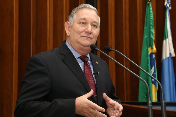 Deputado e pastor se abstêm em votação que aprovou participação de crianças na Parada Gay em MS 