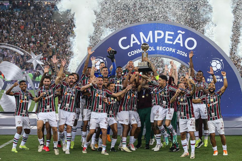 Fluminense vence LDU e conquista a Recopa