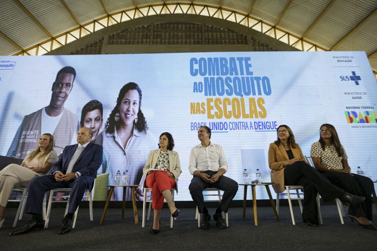 Ministério da Saúde e Educação irão vacinar alunos contra a dengue em escolas