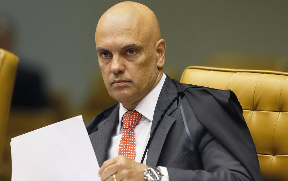 Líderes de partidos políticos se reúnem com Moraes no TSE