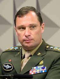 Cid muda versão e diz que Bolsonaro nunca tramou golpe