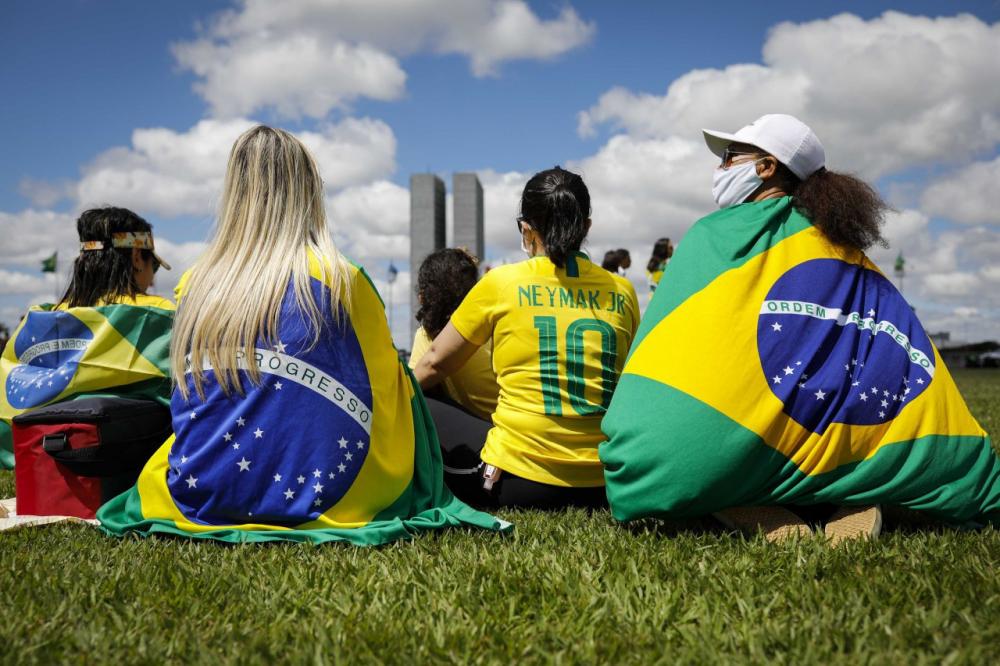 Pesquisa revela que mais brasileiros se veem como ‘bolsonaristas’ que ‘petistas’