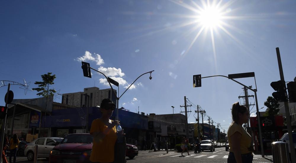 Inmet emite alerta de perigo para onda de calor em 5 estados e temperaturas de 40ºC