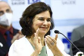 Senadores fazem denúncia contra ministra de Lula por descarte inadequado de medicamentos