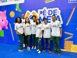 Estudantes nascidos em março e abril recebem hoje o benefício de R$ 200 do programa Pé-de-Meia