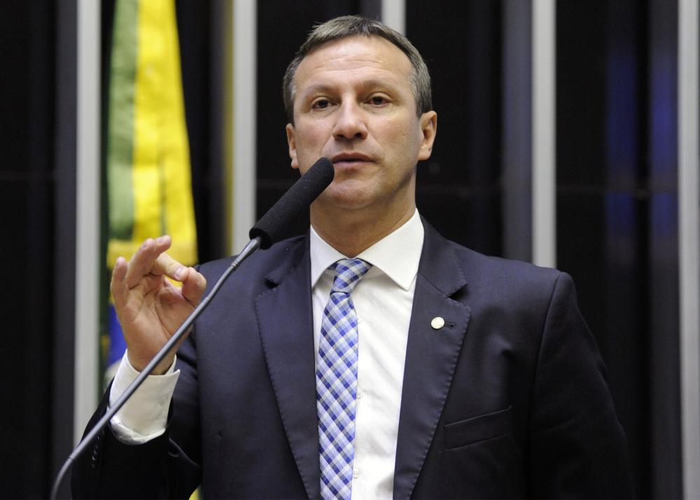 Deputado pede para PGR investigar Lula