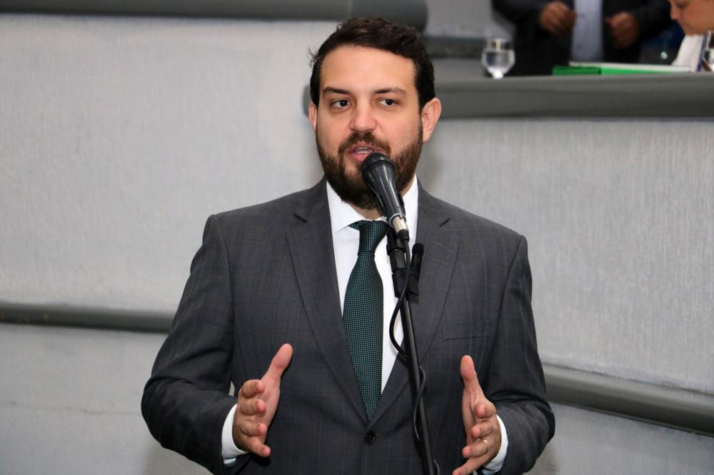 Operação contra corrupção mira vereador Claudinho Serra em cidade onde sua sogra é prefeita