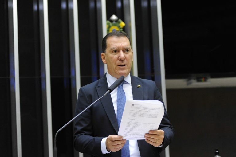 Comissão aprova projeto que prevê devolução ao aluno de material não utilizado