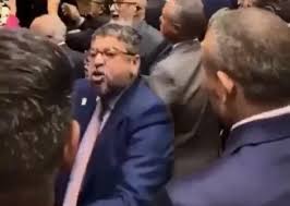Zanin exige investigação após agressão de deputado do PT a membro do Republicanos
