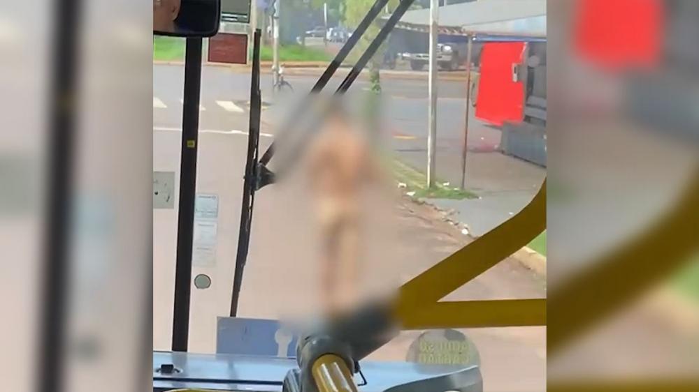 Caso inusitado: Homem despe-se em terminal de Campo Grande e sai correndo nu