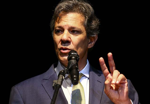 Governo admite inviabilidade do déficit zero em 2024, adia meta para 2025 sem apresentar plano concreto