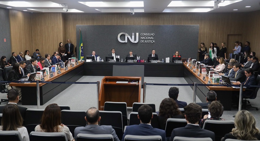 CNJ revoga o afastamento de juíza da Lava Jato e desembargadores
