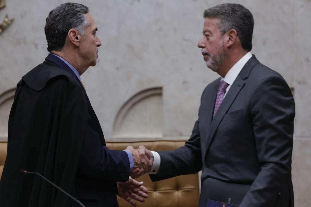 Barroso entra em contato com Lira em meio a tensões entre STF e Câmara