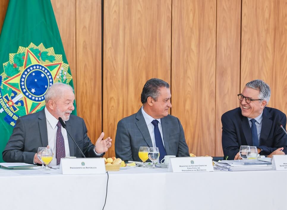 Lula reúne ministros para discutir pautas em clima tenso no Congresso