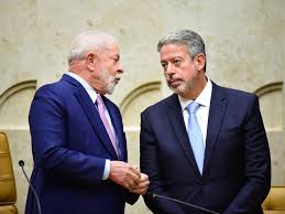 Tensões políticas em Brasília: Lula deixa ministros em alerta para reunião de emergência