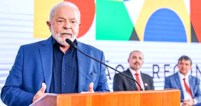 Brasil não pode 'depender eternamente' de Bolsa Família, diz Lula