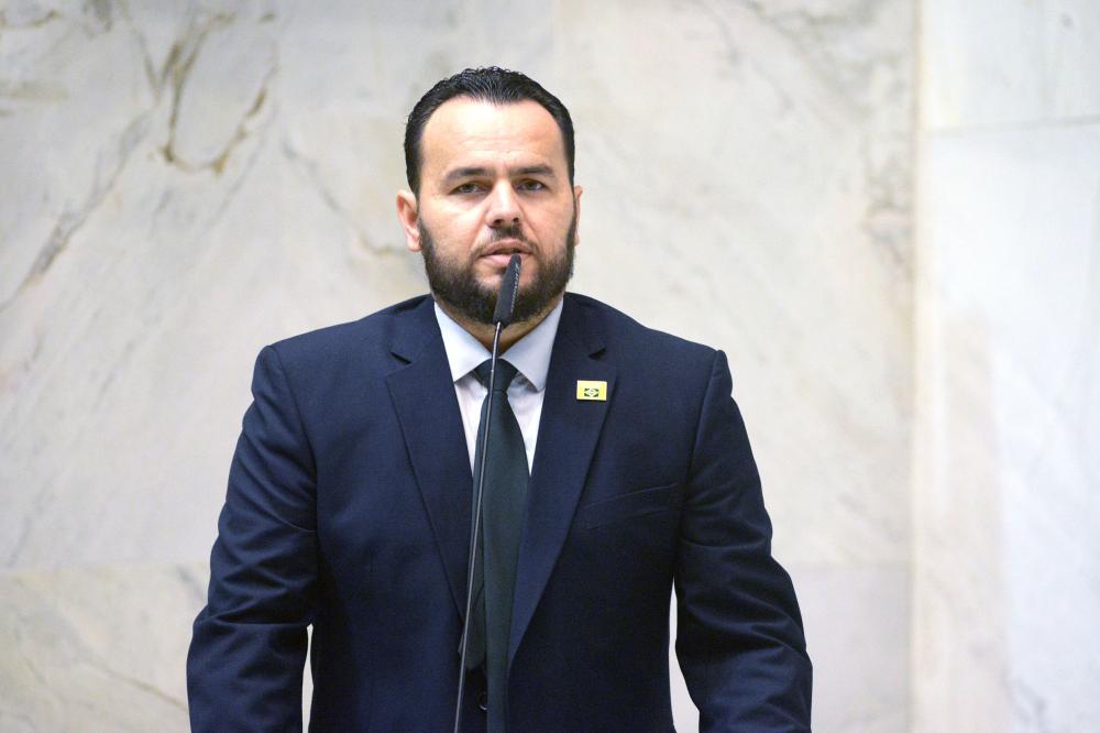 Alesp cria e apaga enquete sobre banheiros unissex nas escolas em SP