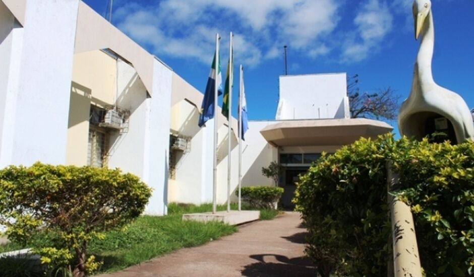 Prefeitura de Ladário é suspeita de contratar advogada por R$ 12 milhões de forma ilegal