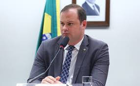 Após conflitos com o MST, vice-líder do governo Lula na Câmara renuncia ao cargo