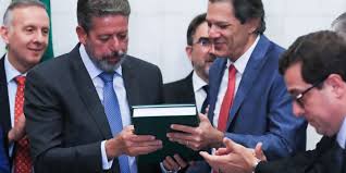 Reforma tributária prevê uma nova alíquota que pode atingir até 27,3%