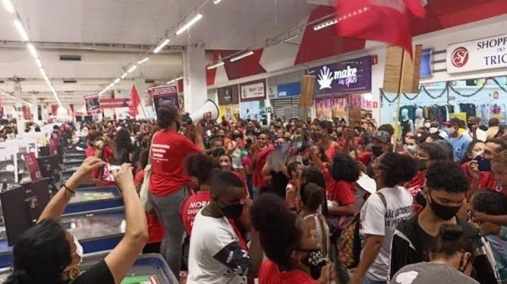 Em Belém grupo ligado ao MST invade supermercado exigindo cestas básicas