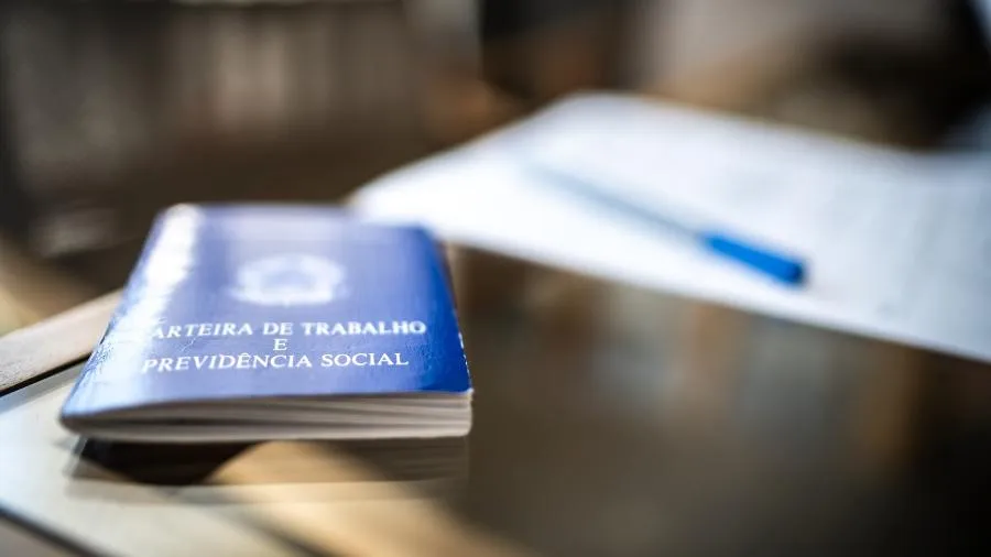 Desemprego no Brasil atinge 8,6 milhões de brasileiros, apontando para desafios econômicos