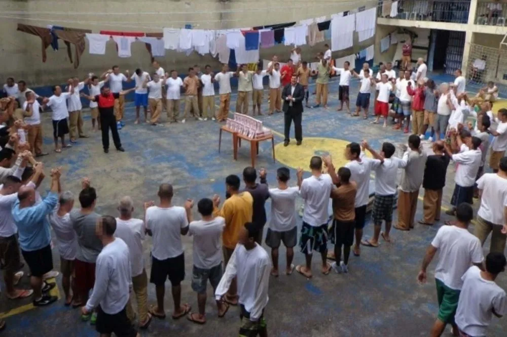 Polêmica no sistema prisional: Recomendação de proibição de conversão religiosa de detentos gera conflito com Bancada Evangélica