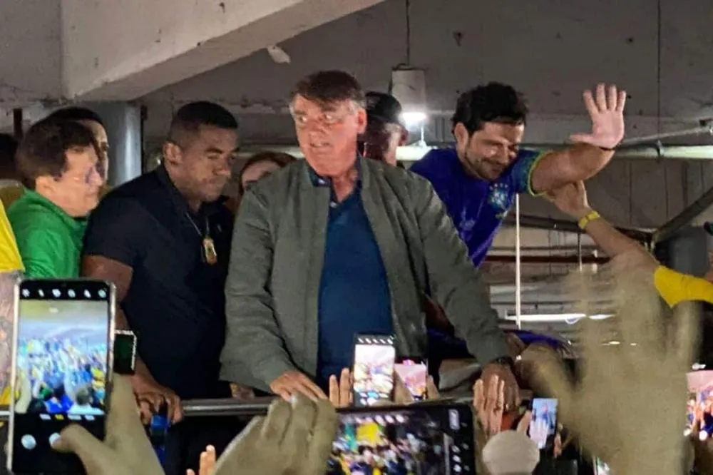 Bolsonaro expressa solidariedade às vítimas das chuvas no Sul do Brasil durante visita a Manaus
