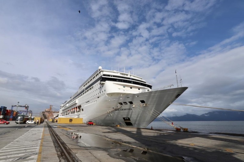 Navio com 2 mil turistas chega a Paranaguá e pode colocar Paraná na rota de cruzeiros