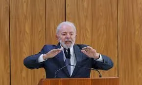 Lula defende regulação da internet e critica disseminação de fake news