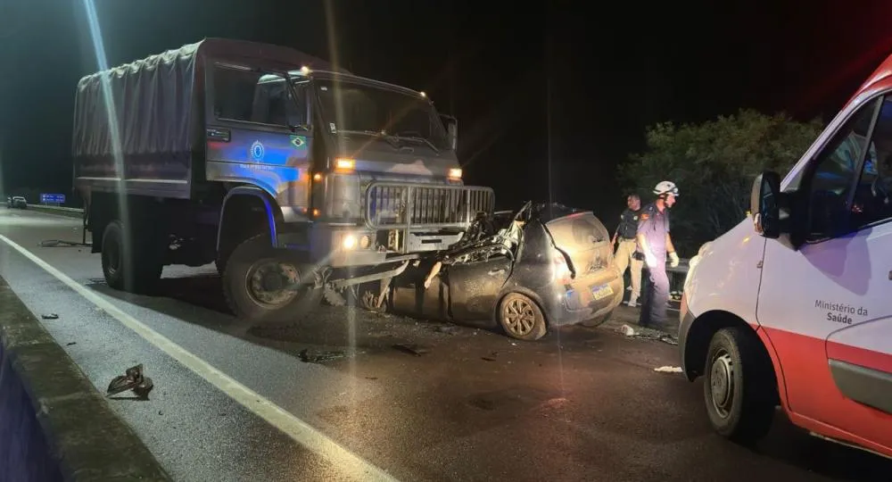 Tragédia na BR-448: Colisão entre caminhão do Exército e carro deixa três mortos e dois feridos no RS