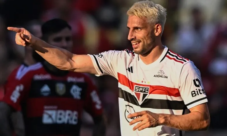 São Paulo vence Cobresal, mas preocupa-se com nova lesão de Calleri