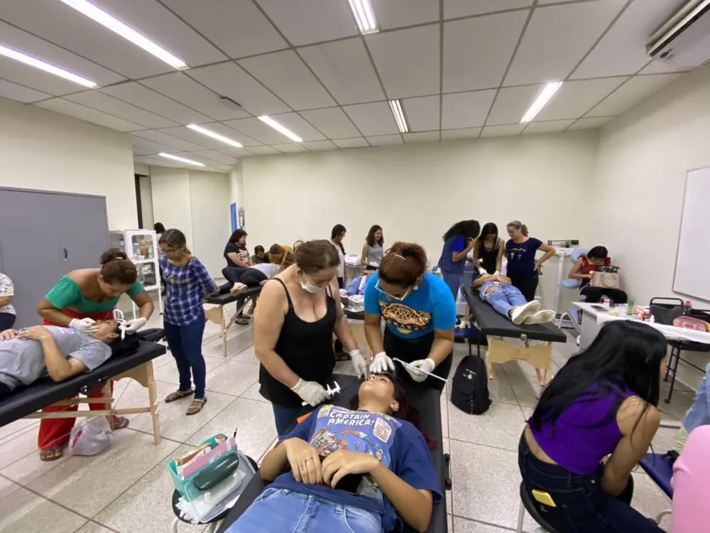 Prefeitura de Campo Grande oferece cursos de design de sobrancelha, manicure e pedicure, e marketing digital