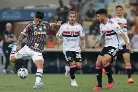 Fluminense enfrenta São Paulo em duelo crucial para evitar a zona de rebaixamento