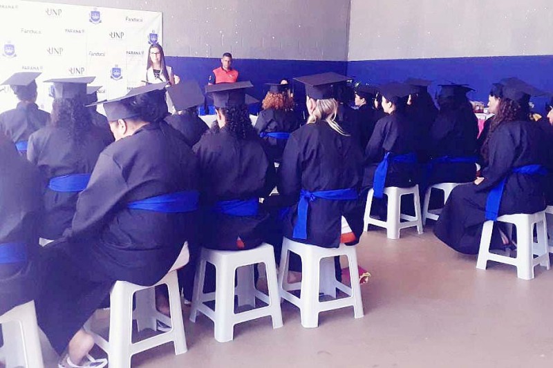 Qualificação profissional chega a mais 32 mulheres em penitenciária de Foz do Iguaçu
