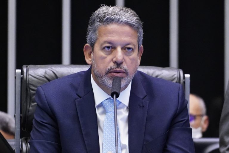 Lira diz que negociação da PEC da Transição é complexa e minimiza críticas a Lula