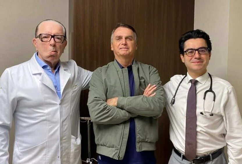 Bolsonaro recebe alta hospitalar após tratamento de erisipela e obstrução intestinal