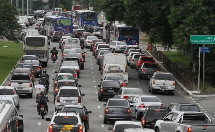 Lula sanciona lei que cria SPVAT em substituição ao DPVAT, mas veta multas por atraso