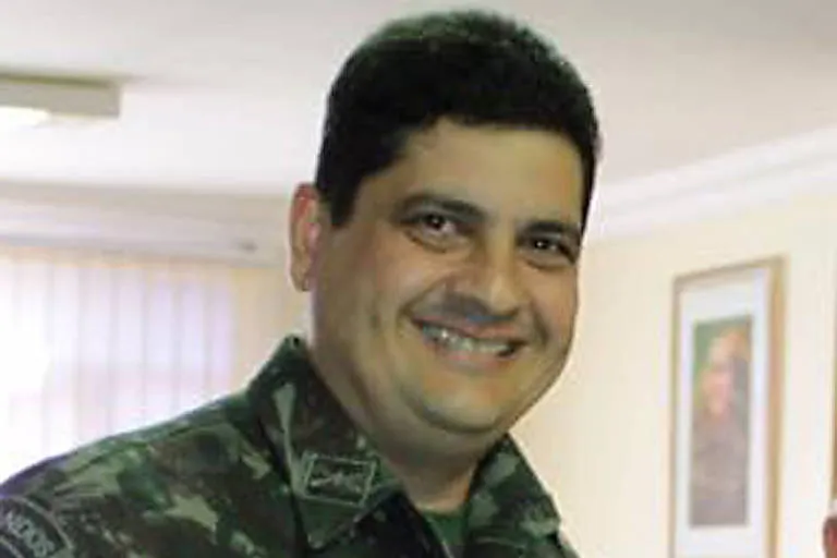 Moraes determina libertação de ex-assessor de Bolsonaro com uso de tornozeleira eletrônica