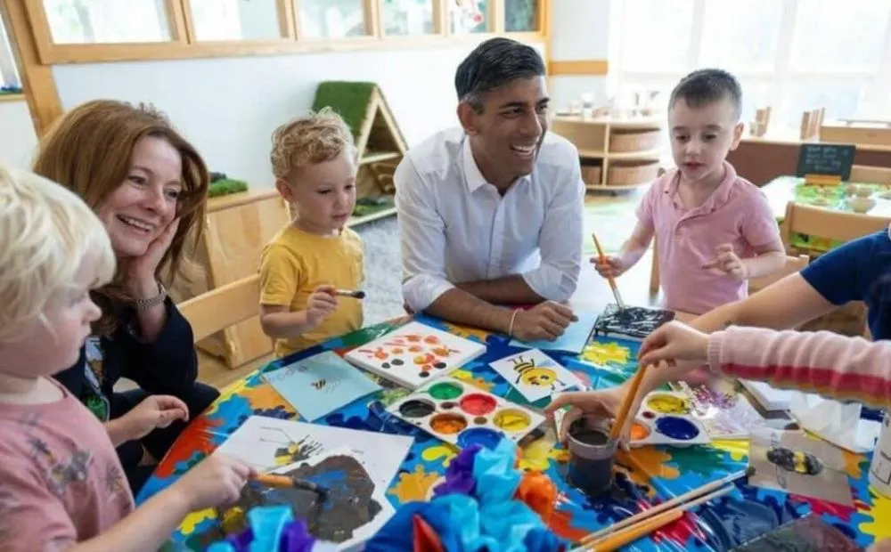 Medida polêmica: Reino Unido proíbe educação sexual para crianças abaixo de 10 anos