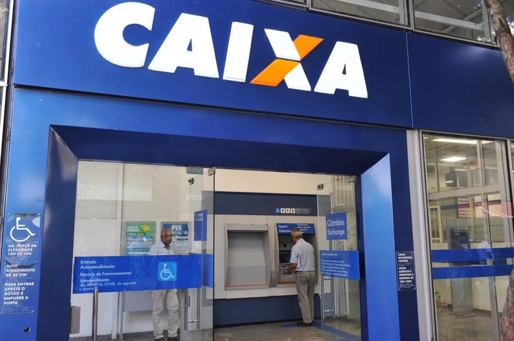 Caixa Econômica Federal abre processo seletivo de estágio para estudantes de graduação
