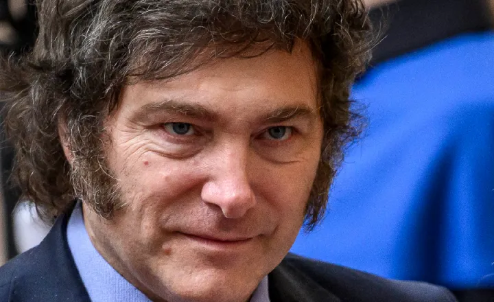 Milei suspende contas em redes sociais de meios de comunicação estatais, gerando críticas