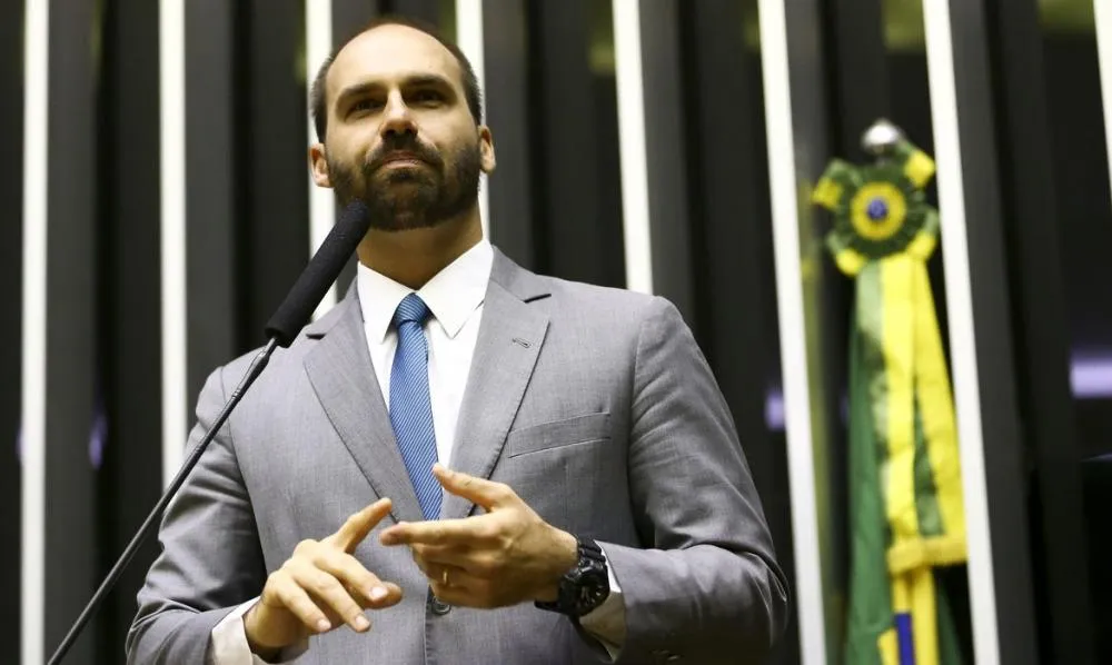 Eduardo Bolsonaro abordará censura em conferência no Congresso argentino