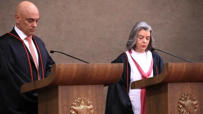 Cármen Lúcia Assume Presidência do TSE em cerimônia com presença de Lula no último dia de Moraes