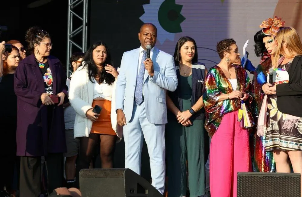 Ministro de Lula na Parada LGBT+: Discurso polêmico sobre família gera controvérsia