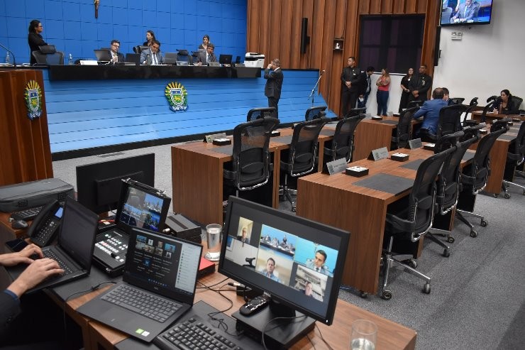 Com sessão extraordinária, deputados devem votar redação final de projeto do Executivo