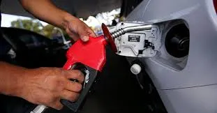 Gasolina pode subir até R$ 0,36 devido a mudanças na MP do PIS/Cofins