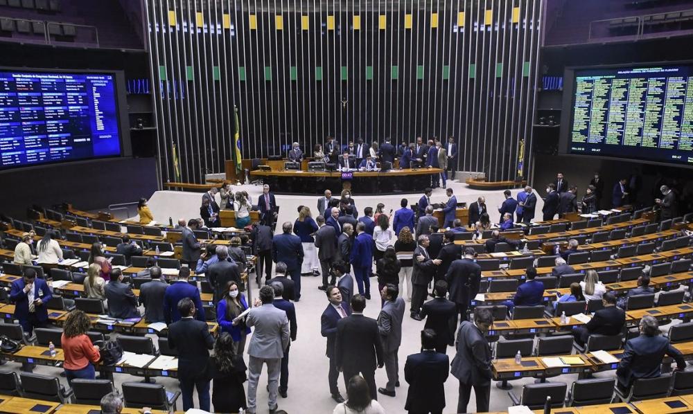 Câmara aprova texto-base da PEC do Estouro por 331 a 163 votos