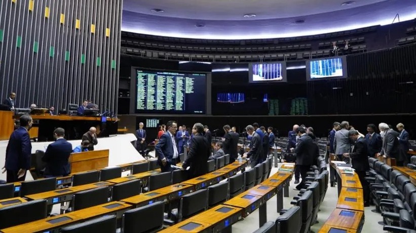 Congresso promulga PEC do Estouro com R$ 145 bi fora do teto de gastos