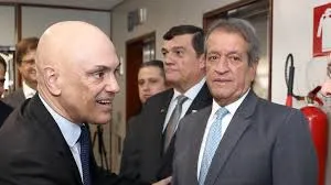 Nos bastidores da PEC que limita poderes do STF: o encontro secreto entre Alexandre de Moraes e Valdemar Costa Neto